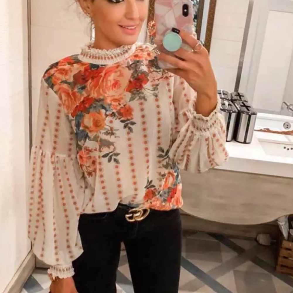 “Talia”Floral blouse - Picture 4 of 16